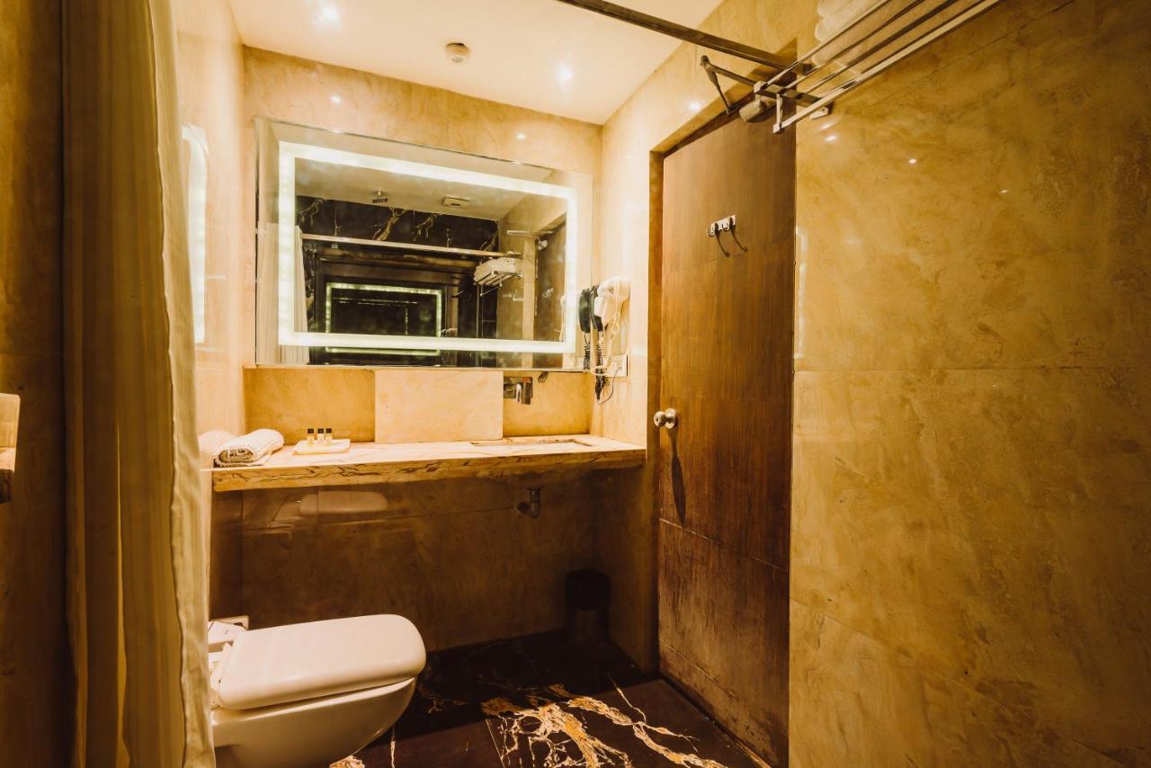 The Deep Hotel Kanpur Exterior photo