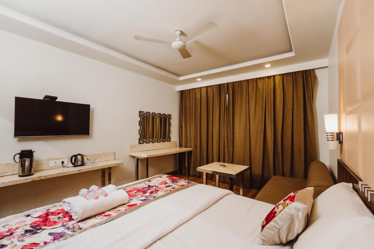 The Deep Hotel Kanpur Exterior photo